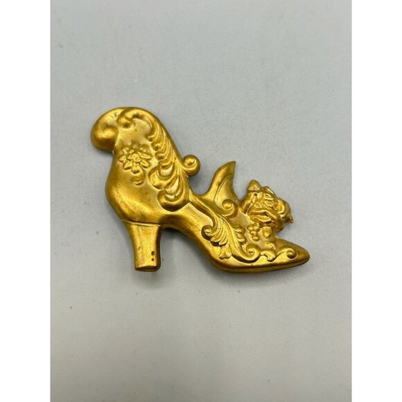 Vintage Victorian Style Shoe Heels Pin Brooch Brass Stamping with Floral Detail - Picture 5 of 7